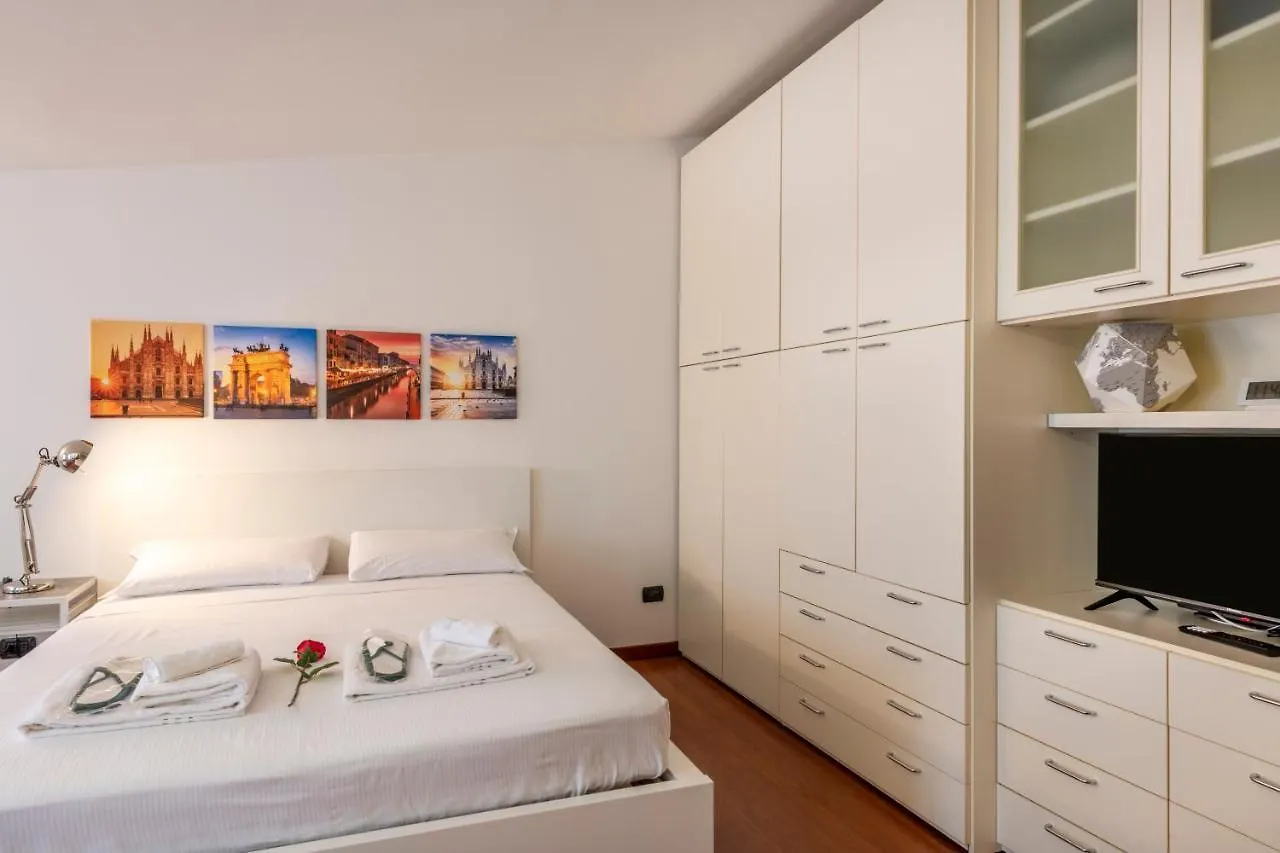 Ferrucci, 6 - Monolocale Al Settimo Cielo Apartment Milan