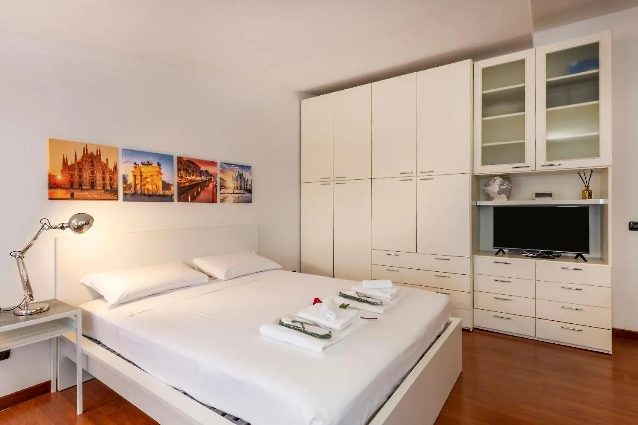 Ferrucci, 6 - Monolocale Al Settimo Cielo Apartment Milan