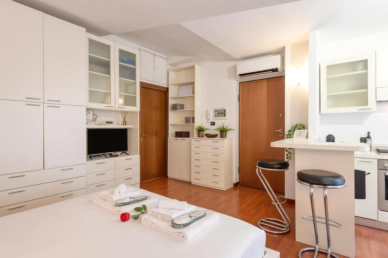Ferrucci, 6 - Monolocale Al Settimo Cielo Apartment Milan Italy