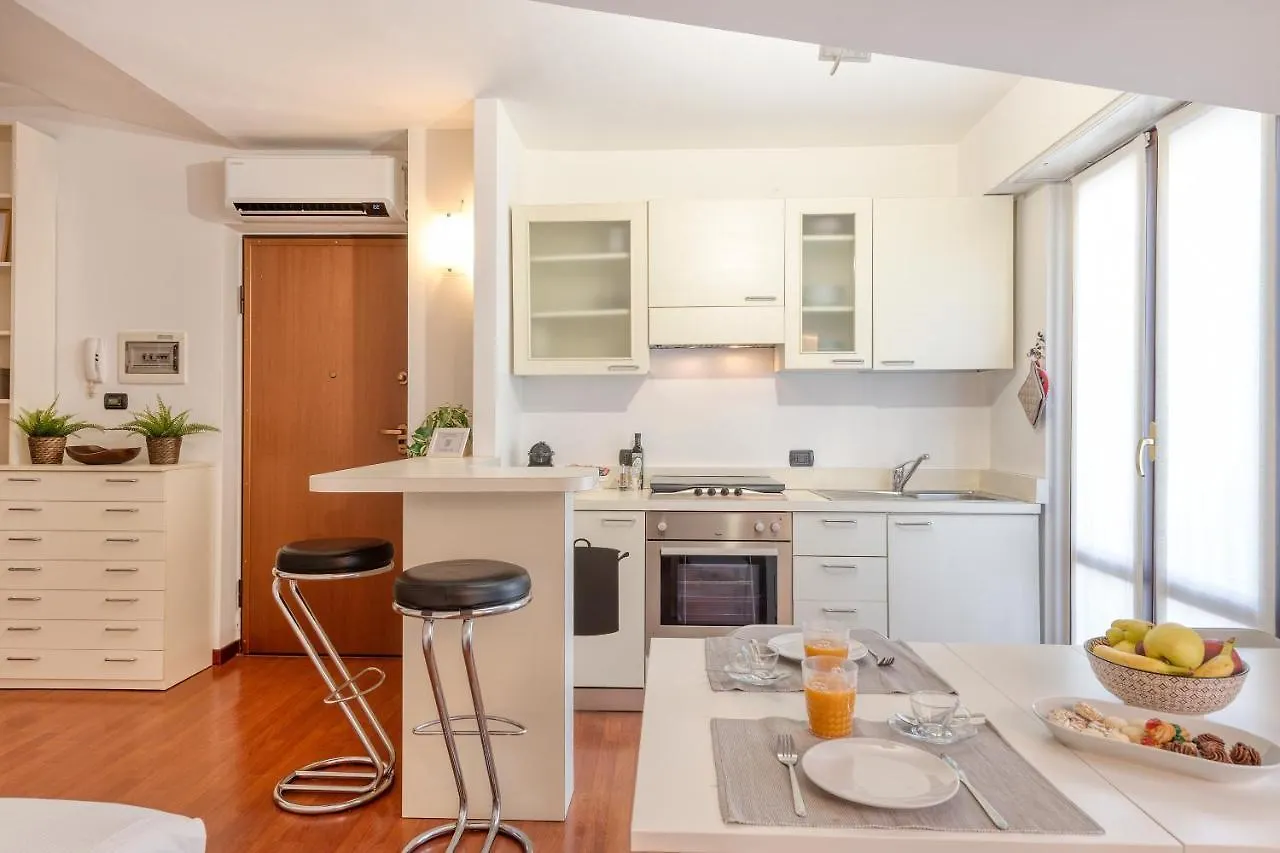 Ferrucci, 6 - Monolocale Al Settimo Cielo Apartment Milan