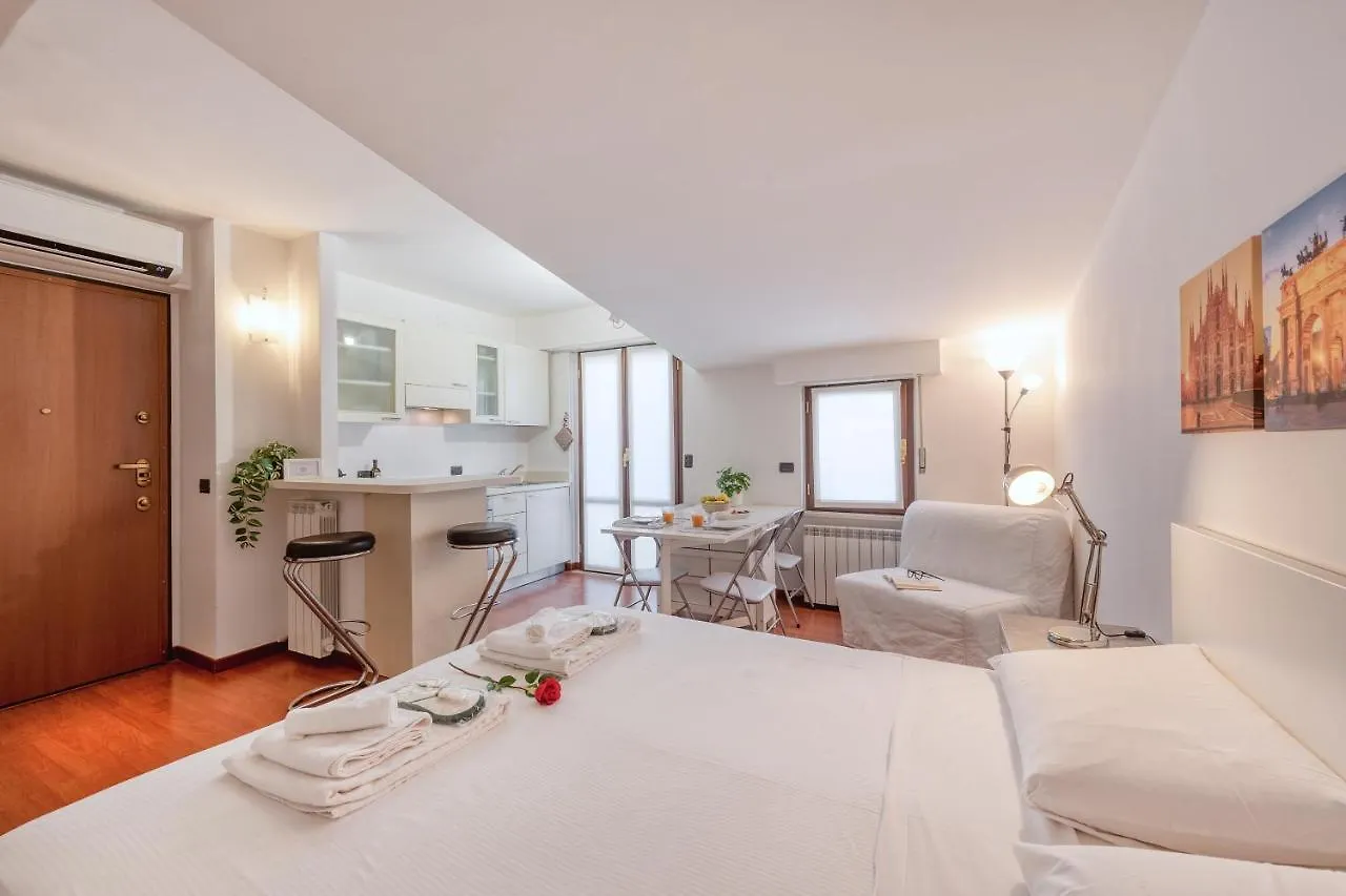 Ferrucci, 6 - Monolocale Al Settimo Cielo Apartment Milan 0*,  Italy