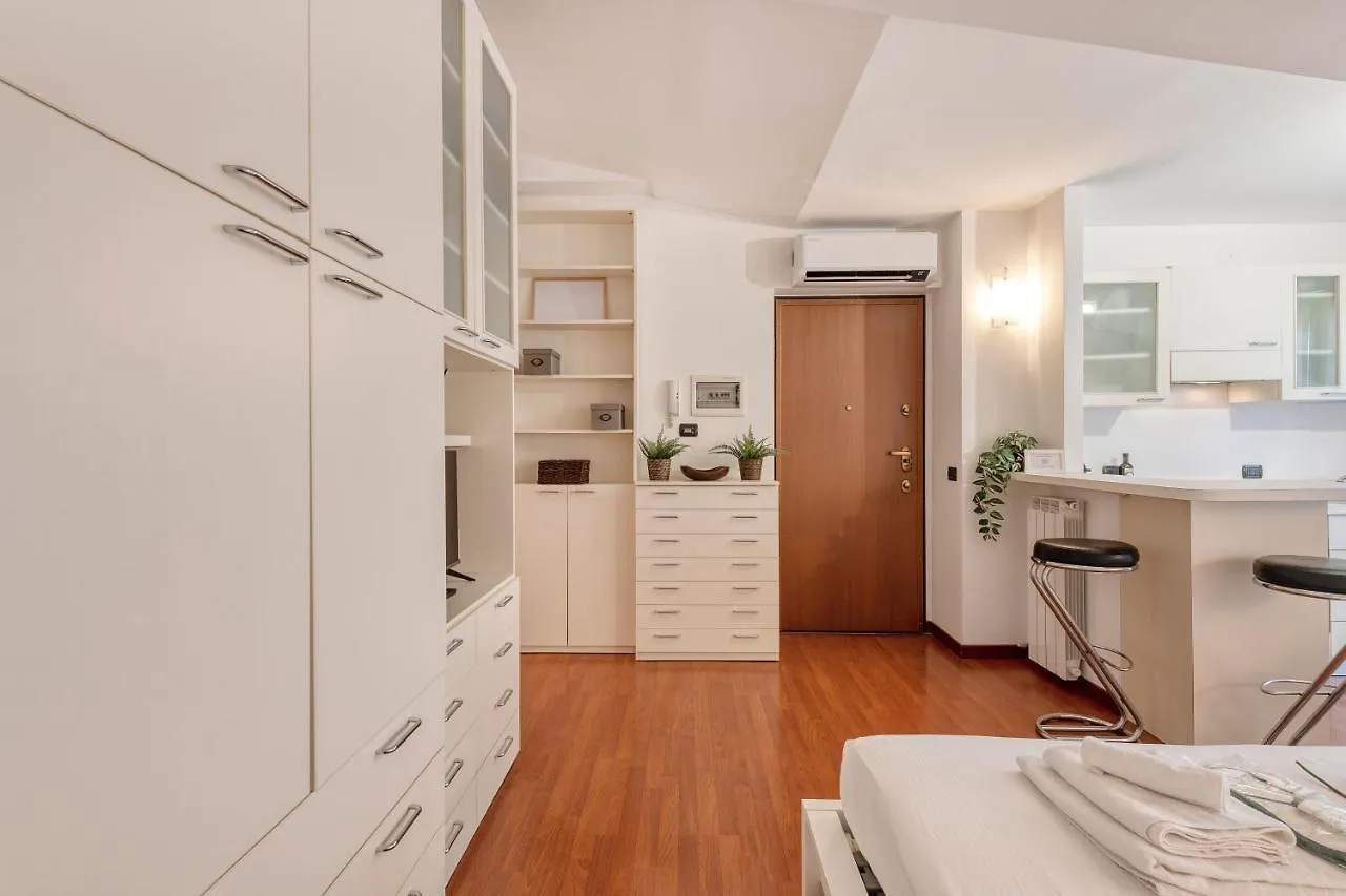 Ferrucci, 6 - Monolocale Al Settimo Cielo Apartment Milan